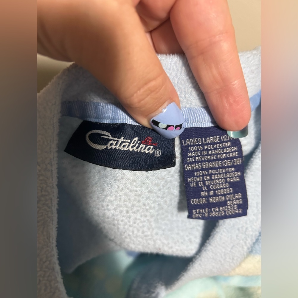 💰2/$10 Used Catalina V- Neck Blue Polar Bear Fleece Sweater - size L - Picture 8 of 9